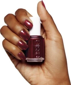Essie Thigh High 52 - Bordeaux - Nagellak 19 Essie Thigh High 52 - Bordeaux - Nagellak -Cosmetica Promotiewinkel 1004x1200 3