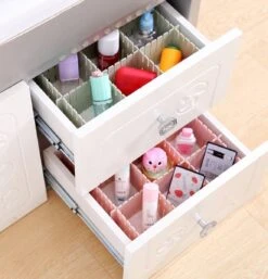 Merkloos Kunststof Ladeverdeler - Lade Organizer - Set Van 4 Stuks - Voor Kleding/Keuken/Bureau/Make-Up - Op Maat Te Knippen - 37x7CM - Wit -Cosmetica Promotiewinkel 1153x1200