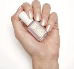 Essie Cadeaucollectie - 633 Cheers Up - Zachtroze Nagellak Met Parelmoer Finish - 13,5 Ml -Cosmetica Promotiewinkel 1200x1126 1