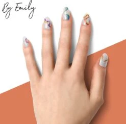 By Emily - Nagel Wrap - The Magic Belongs To Color | 16 Stickers | Nail Wrap | Nail Art | Trendy | Design | Nagellakvrij | Eenvoudig | Nagel Wrap | Nagel Stickers | Folie | Zelfklevend | Sjablonen -Cosmetica Promotiewinkel 1200x1180 9