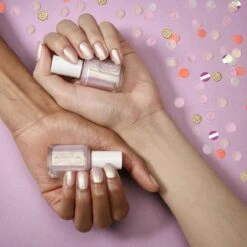 Essie Cadeaucollectie - 633 Cheers Up - Zachtroze Nagellak Met Parelmoer Finish - 13,5 Ml -Cosmetica Promotiewinkel 1200x1200 1001