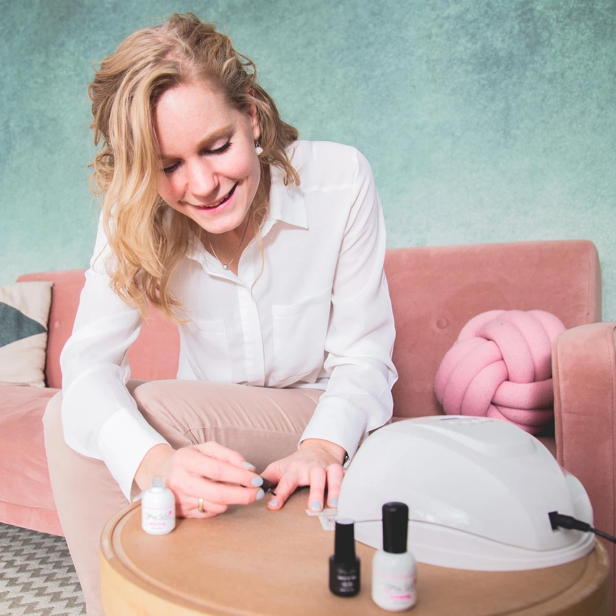 Miss Jules - 6-Delige Gellak Starterspakket - Nagellak - Kleur Rood, Wit, Creme & Glitter - Glanzend & Dekkend Resultaat 8 Miss Jules - 6-Delige Gellak Starterspakket - Nagellak - Kleur Rood, Wit, Creme & Glitter - Glanzend & Dekkend Resultaat - Afbeelding 6