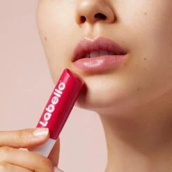 Labello Cherry Shine - Lippenbalsem 11 Labello Cherry Shine - Lippenbalsem -Cosmetica Promotiewinkel 1200x1200 252