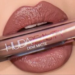 Huda Beauty Demi Matte Cream Lipstick - Révolutionnaire -Cosmetica Promotiewinkel 1200x1200 301