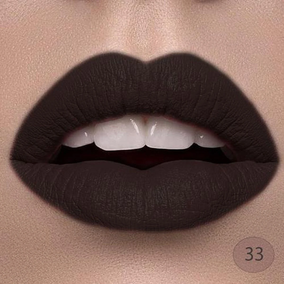 VELVET MATTE LIPSTICK 33 ZWART 3 VELVET MATTE LIPSTICK 33 ZWART