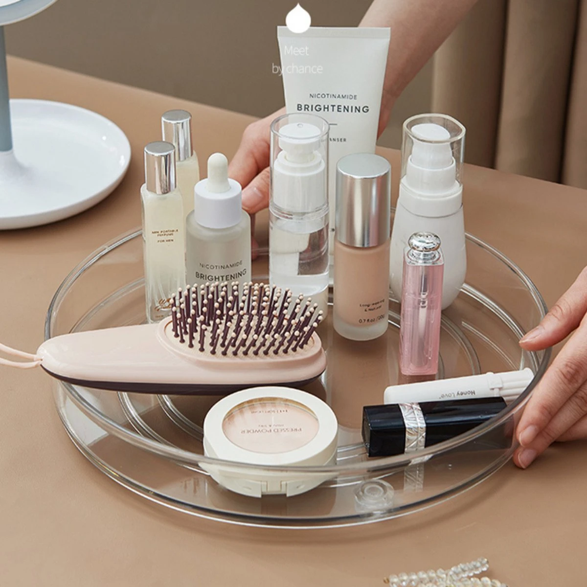 Merkloos Make Up Draaiplateau Organiser Plus Extra Gezichtsmasker - Make Up Organizer Transparant - 24cm - Make-up Organiser Transparant - Lazy Susan Draaiplateau - Draaiplateau - Draaischijf - Badkamer Organizer - Draaischijf - Make Up Doos - Bwa Commerce 4 Merkloos Make Up Draaiplateau Organiser Plus Extra Gezichtsmasker - Make Up Organizer Transparant - 24cm - Make-up Organiser Transparant - Lazy Susan Draaiplateau - Draaiplateau - Draaischijf - Badkamer Organizer - Draaischijf - Make Up Doos - Bwa Commerce - Afbeelding 2