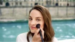 Bourjois - Delice De Poudre Bronzing Powder Browning Powder 52 16.5G 16 Bourjois - Delice De Poudre Bronzing Powder Browning Powder 52 16.5G -Cosmetica Promotiewinkel 1200x679