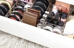 Jumanah® Collections "Sorted" MALM - Toilettafel -Volledige Lade - Make Up Organizer - Ladeverdeler - Lade Organizer - Transparant - Acryl - Kunststof -Cosmetica Promotiewinkel 1200x785 1