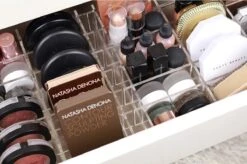 Jumanah® Collections "Sorted" MALM - Toilettafel -Volledige Lade - Make Up Organizer - Ladeverdeler - Lade Organizer - Transparant - Acryl - Kunststof -Cosmetica Promotiewinkel 1200x796