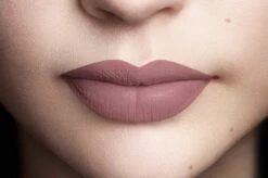 L’Oréal Paris Make-Up Designer Les Chocolats Lipstick - 842 Candy Man - Paars - Ultra Matte Lippenstift Met Chocoladegeur - 7,6 Ml -Cosmetica Promotiewinkel 1200x799 1