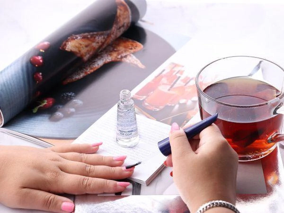 Herome Beschermende Topcoat - Protecting Top Coat - Nagellak Blijft Langer Zitten - Een Beschermlaag Welke De Kleur Van De Nagellak Intensiveert - 10ml. 4 Herome Beschermende Topcoat - Protecting Top Coat - Nagellak Blijft Langer Zitten - Een Beschermlaag Welke De Kleur Van De Nagellak Intensiveert - 10ml. - Afbeelding 2