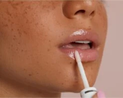 Labello Caring Lip Oil Dress Nude - 5.5 Ml -Cosmetica Promotiewinkel 1200x962