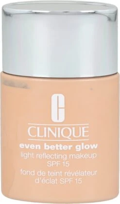 Clinique Even Better Glow Foundation - WN04 Bone 18 Clinique Even Better Glow Foundation - WN04 Bone -Cosmetica Promotiewinkel 706x1200