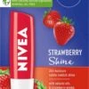 Nivea - Labello Strawberry Shine Lippenbalsem - 5,5 Ml Stick - Lipbalsem - Lipbalm - Lipverzorging - Verrijkt Met Shea Boter En Bio Jojoba Olie 1 Nivea - Labello Strawberry Shine Lippenbalsem - 5,5 Ml Stick - Lipbalsem - Lipbalm - Lipverzorging - Verrijkt Met Shea Boter En Bio Jojoba Olie -Cosmetica Promotiewinkel 750x1200 4