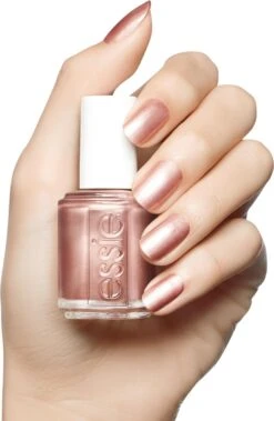 Essie Buy Me A Cameo 82 - Goud - Nagellak -Cosmetica Promotiewinkel 782x1200 6