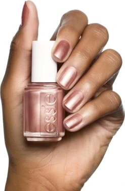 Essie Buy Me A Cameo 82 - Goud - Nagellak -Cosmetica Promotiewinkel 787x1200 2