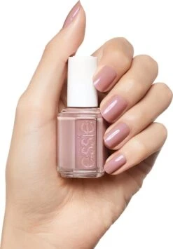 Essie 40 Demeure Vixen - Lila Taupe - Nagellak 27 Essie 40 Demeure Vixen - Lila Taupe - Nagellak -Cosmetica Promotiewinkel 836x1200 1