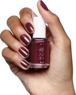 Essie Thigh High 52 - Bordeaux - Nagellak 20 Essie Thigh High 52 - Bordeaux - Nagellak -Cosmetica Promotiewinkel 966x1200 2